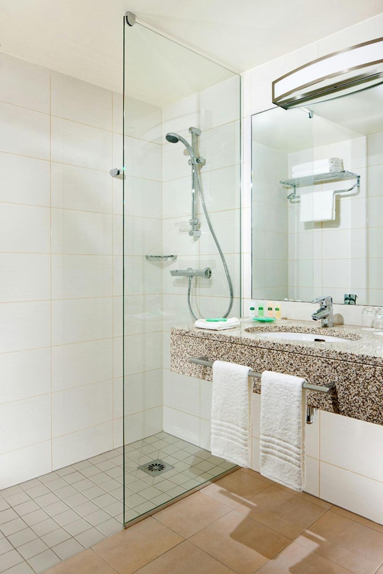 Courtyard By Marriott Paris Hotel