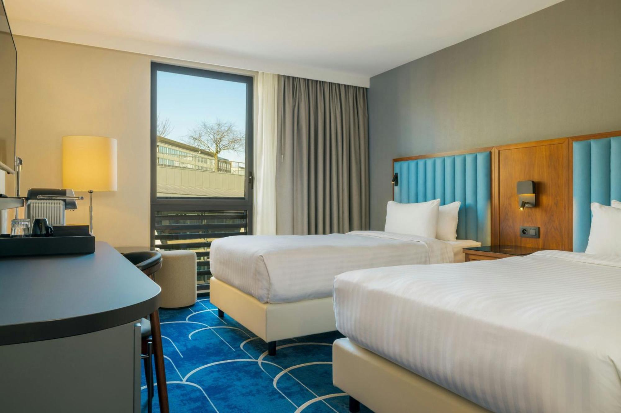 Courtyard By Marriott Paris Hotel