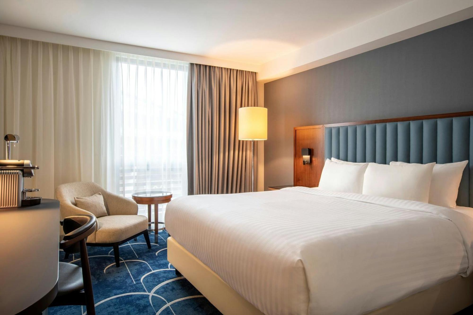 Courtyard By Marriott Paris Hotel 4*