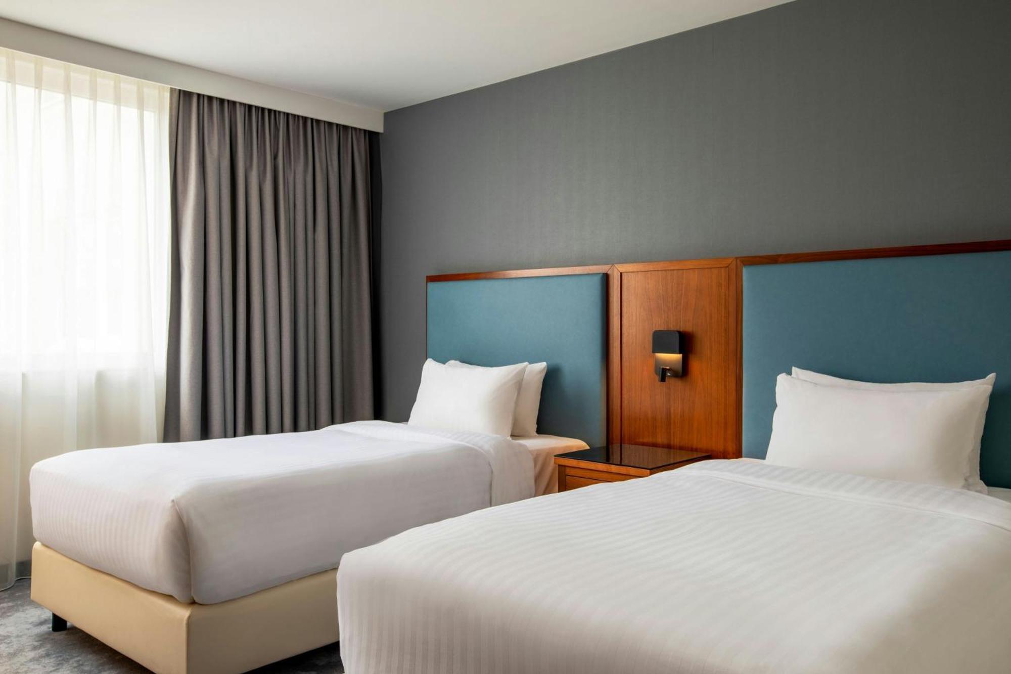 Hotel Courtyard By Marriott Paris 4*