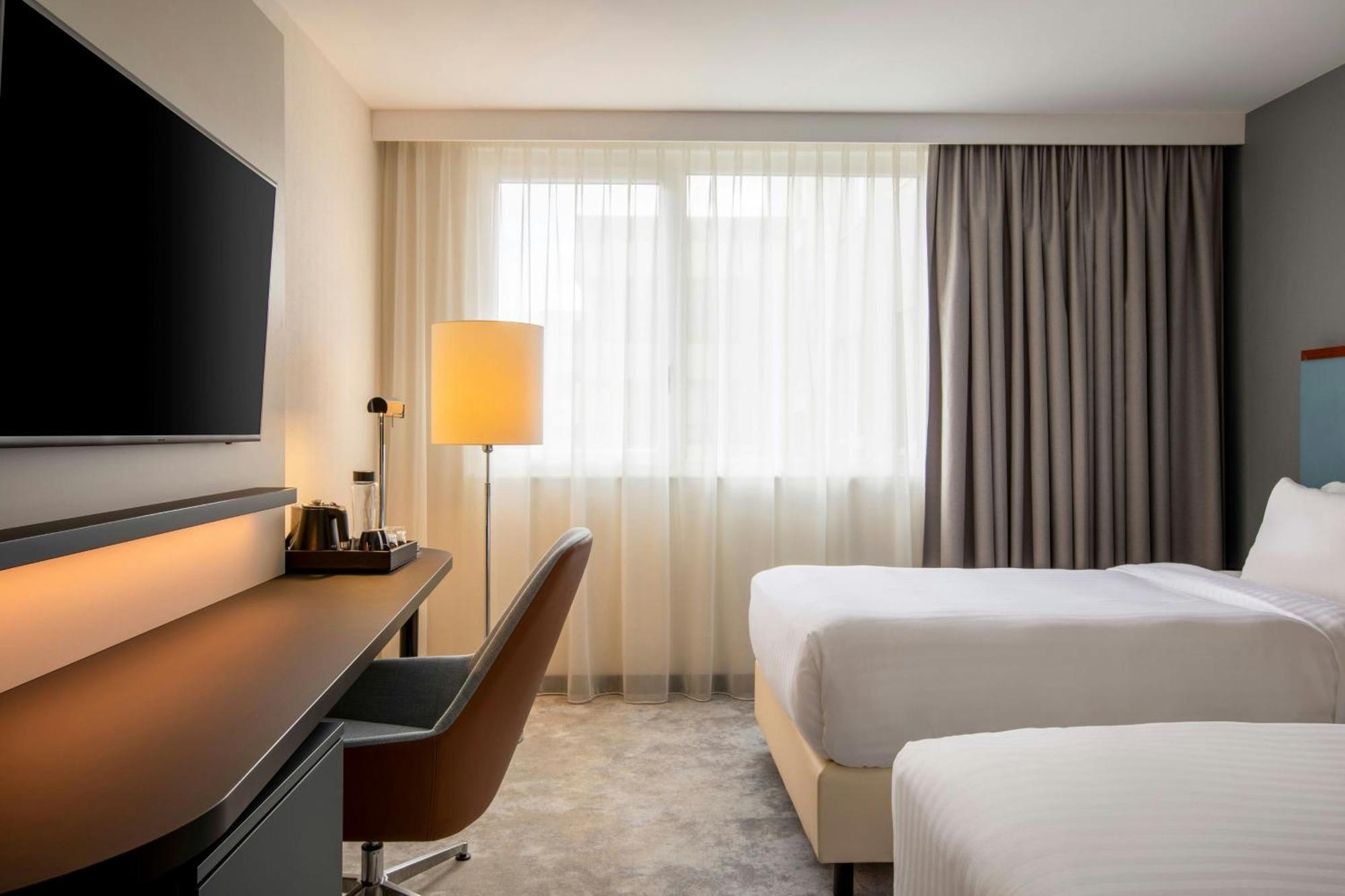 Courtyard By Marriott Paris Hotel