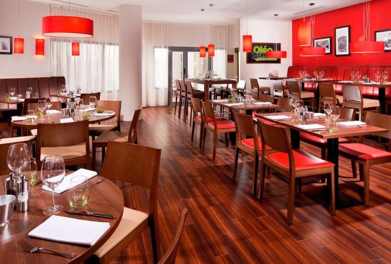 Courtyard By Marriott Paris Hotel
