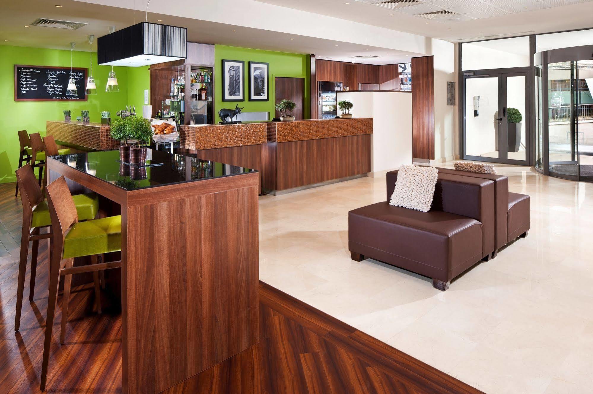Courtyard By Marriott Paris 4*
