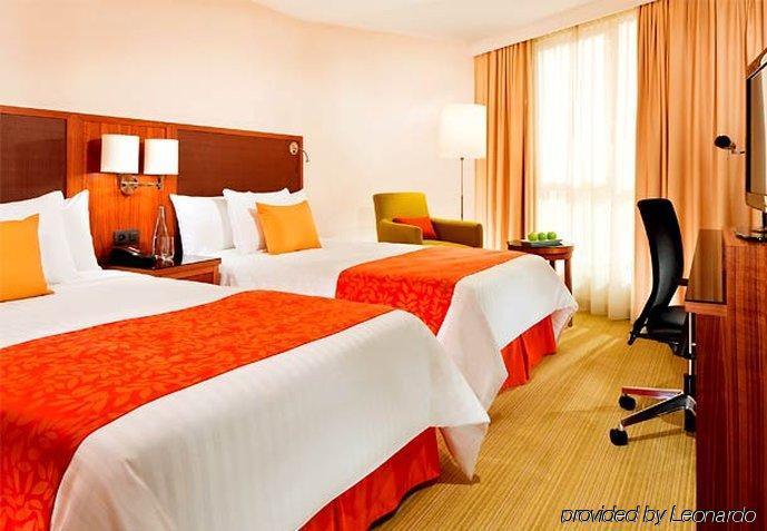 Courtyard By Marriott Paris 4*