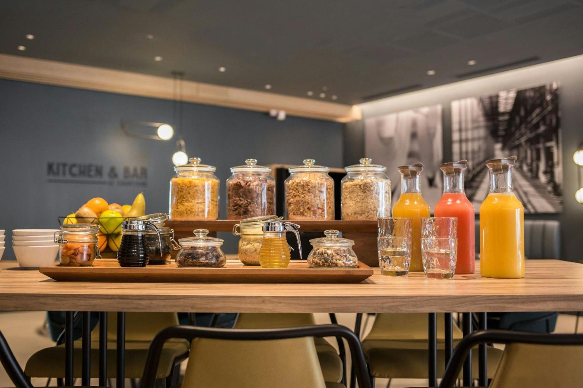 Hotel Courtyard By Marriott Paris 4*
