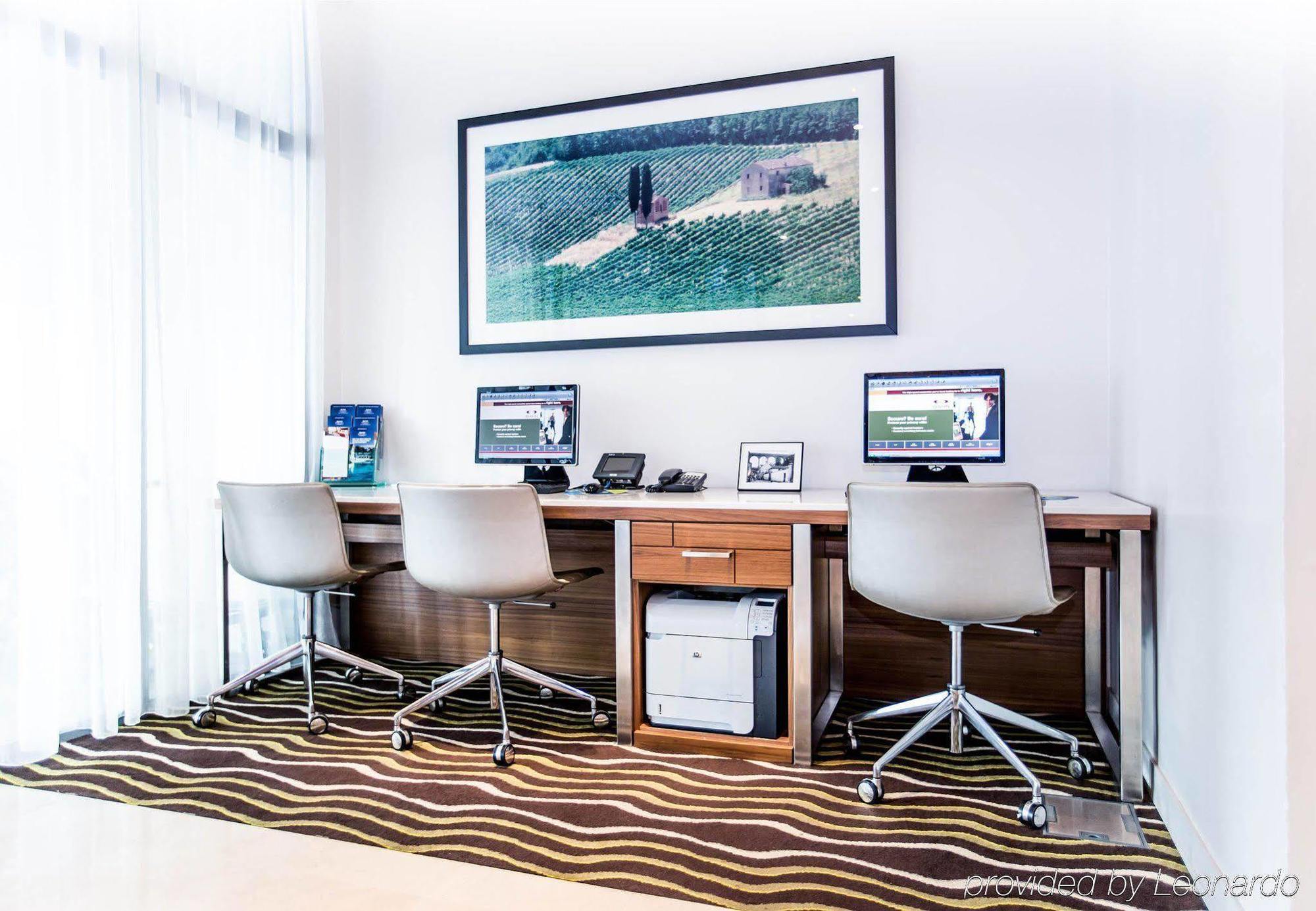 Courtyard By Marriott Paris Hotel Arcueil